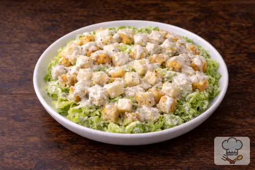 Фото 10-го шага: Салат «Цезарь» с курицей