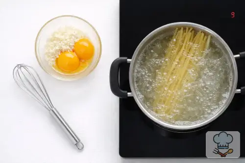 Фото 2-го шага: Паста карбонара классическая
