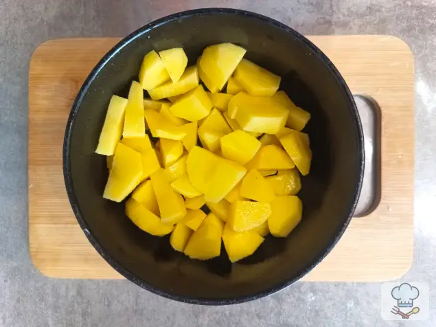 Фото 3-го шага: Гороховый суп с жареным беконом